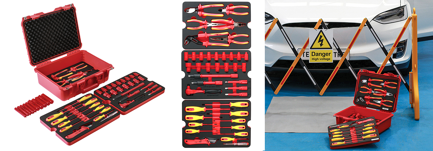 Complete set of insulated tools rated at 1000V AC / 1500V DC