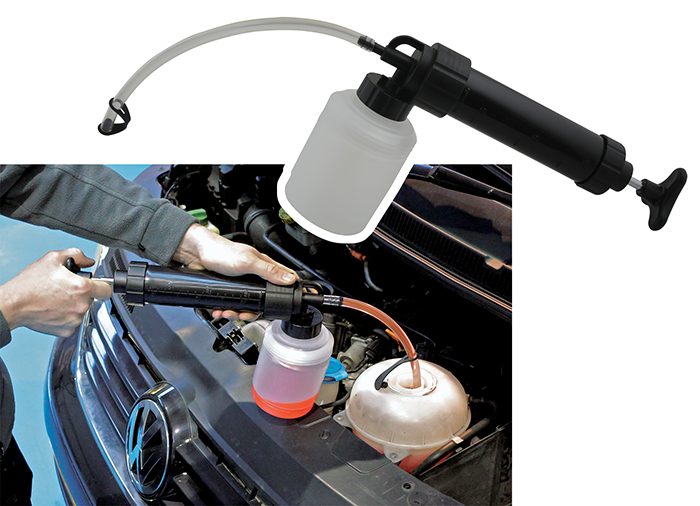 Automotive suction syringe for oil and water