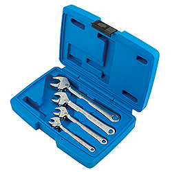 Self adjusting spanner set with ratcheting action