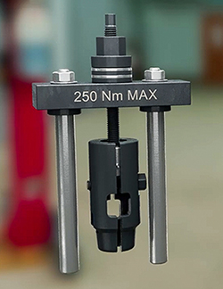 Remove Ford EcoBlue diesel injectors without damage with this injector extractor set 