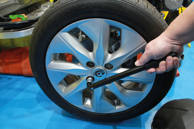 Laser Tools 9176 Pre-Set Torque Wrench with 17/19mm Flip Socket