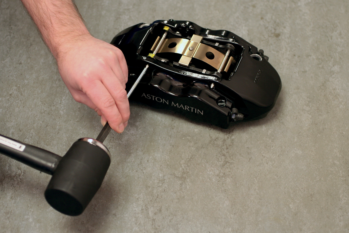 Brake pin punch Clearance